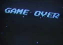 Image « GAME OVER » d’arcade rétro, illustrant la compromission persistante et totale du compte